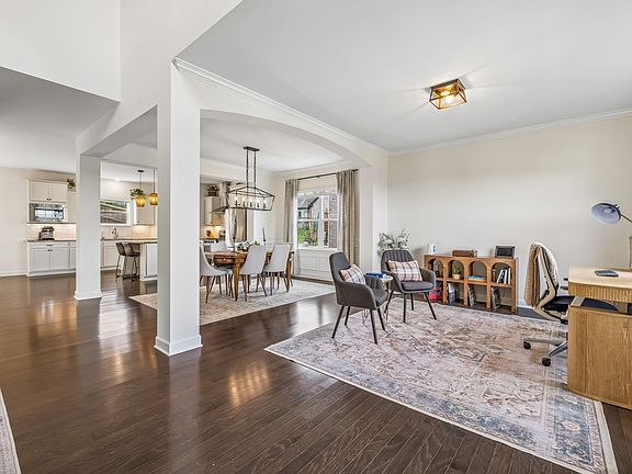 4th image of 118 Manor Way