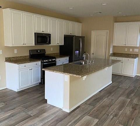4th image of 10549 Mount Blackburn Ave