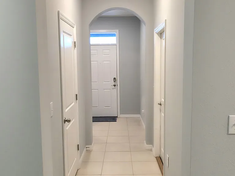 6920 Breezy Palm Dr — Photo 2