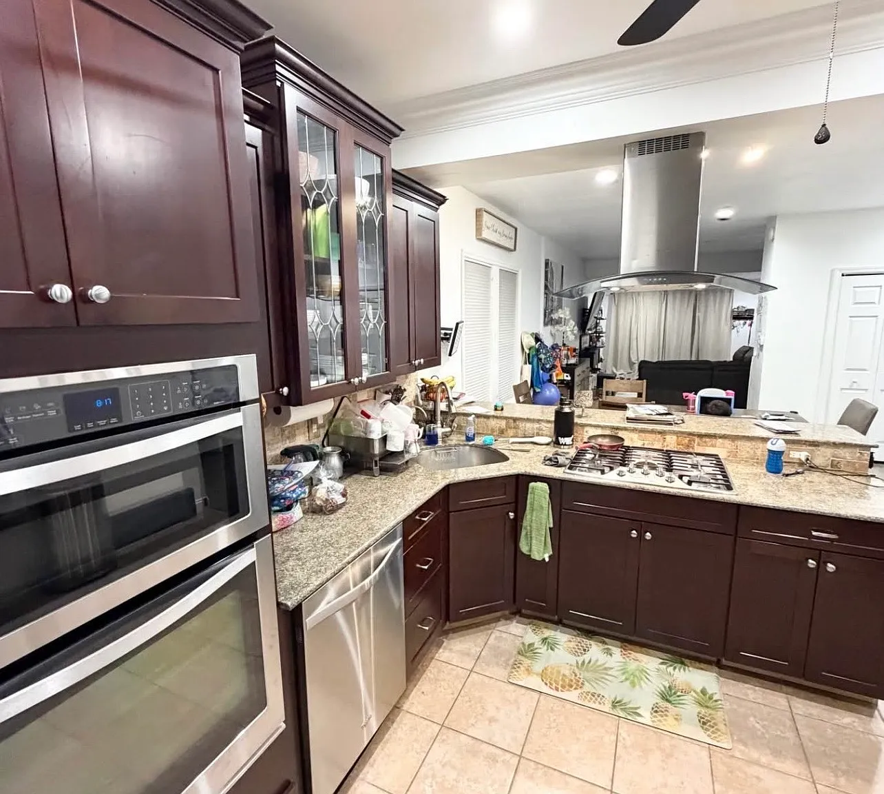 3 bed, 1342 sqft, $4,100 — Photo 2