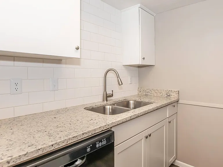 Camelot Apartments — Photo 58