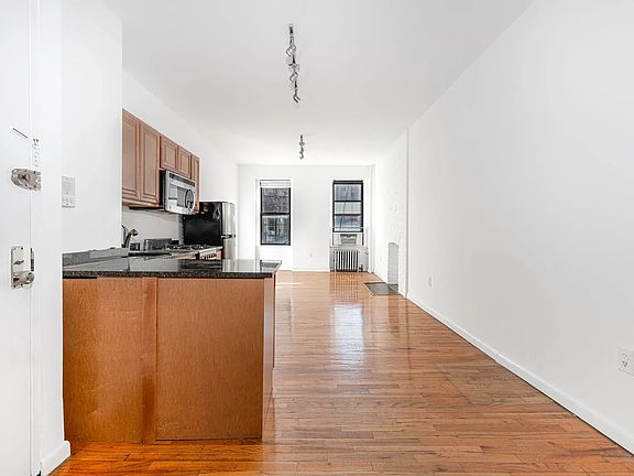 3rd image of 242 Mulberry St #25