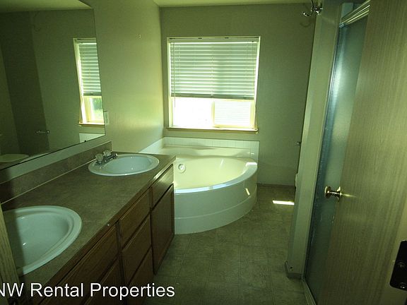 4th image of 9016 138th St E