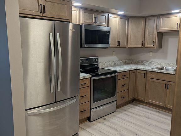 3rd image of 3720 Clover Cir