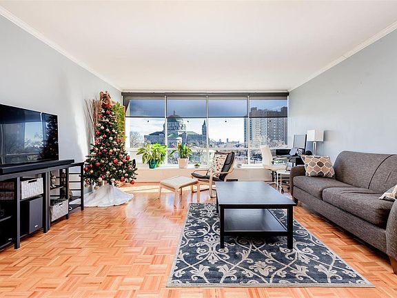 4th image of 4501 Lindell Blvd APT 3F