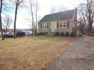 8 Stone Ave, Hopatcong, NJ 07843
