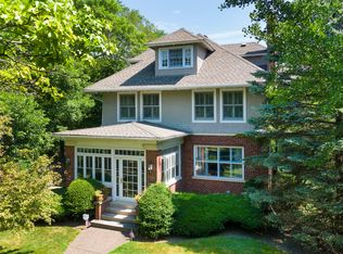 235 Warwick Rd, Kenilworth, IL 60043