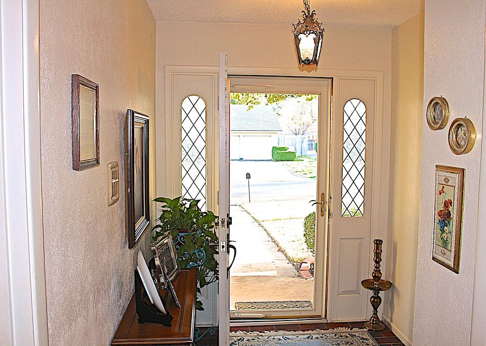1st image of 304 Hillview Dr