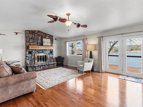 3rd image of 404 Isabella Ln