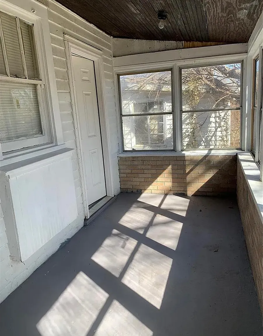 2140 Rose Bud Ave photo 1