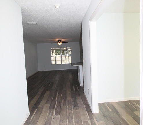 5th image of 6320 Johnnie Cir W