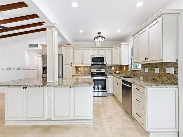 8030 SW 120th St — Photo 4