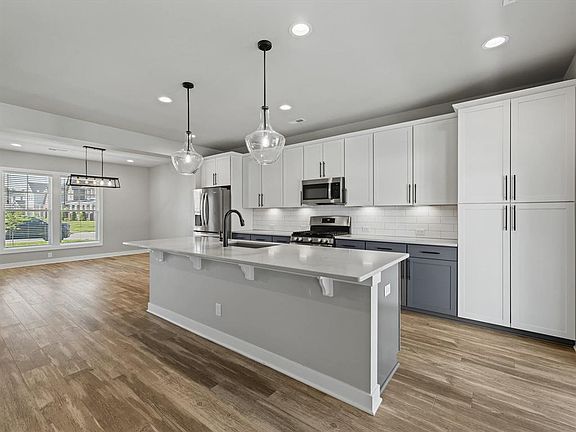 2nd image of 3817 Brookfield Dr