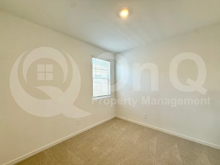 33110 N Noir Dr — Photo 11