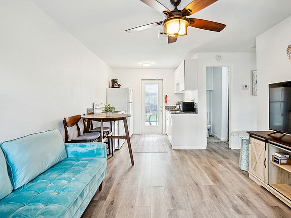 3rd image of 1511 Beach Dr SE
