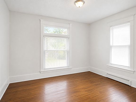 3rd image of 1107 13th Ave SE #1