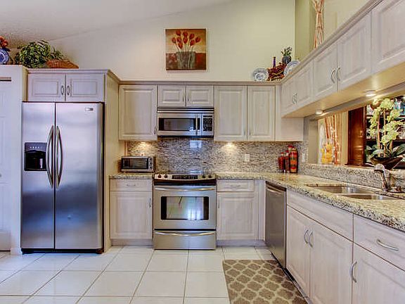 4th image of 7978 Lexington Club Blvd APT B