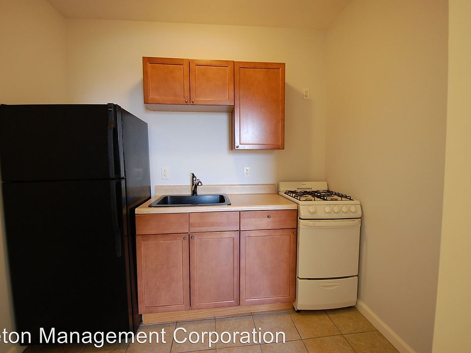 1st image of 366 4th Ave APT 05