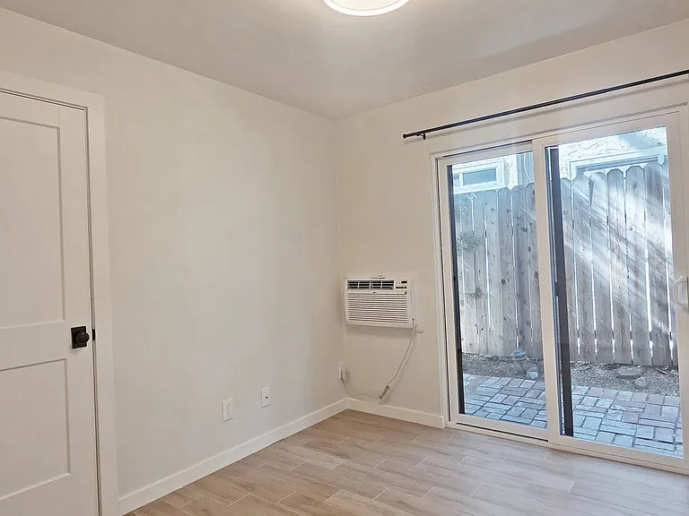 2552 27th St #1 — Photo 7