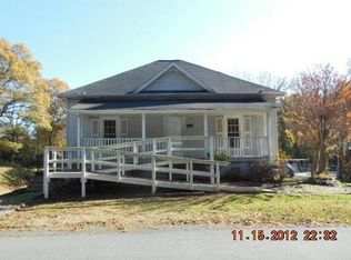 424 S Saint John St, Burlington, NC 27217