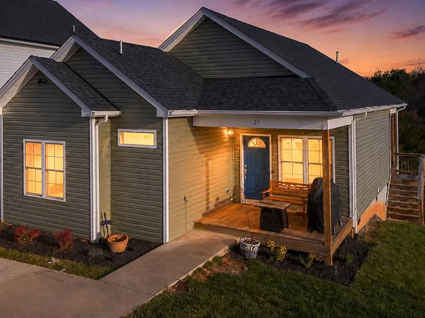 71 Triple Crown Dr, Lexington, VA 24450