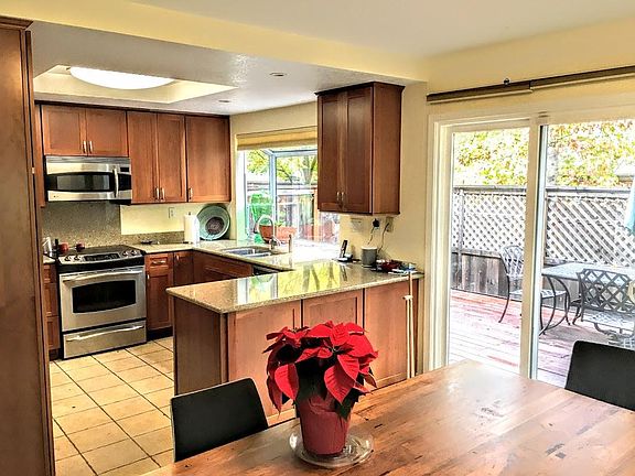3rd image of 10 Dolores Ct
