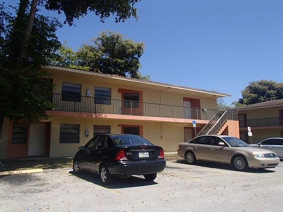 2nd image of 4070 Lakeside Dr