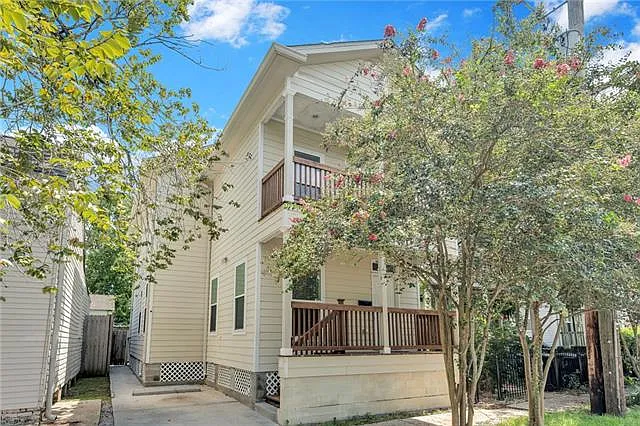3 bed, 3.0 bath, 2112 sqft, $3,400 — Photo 3