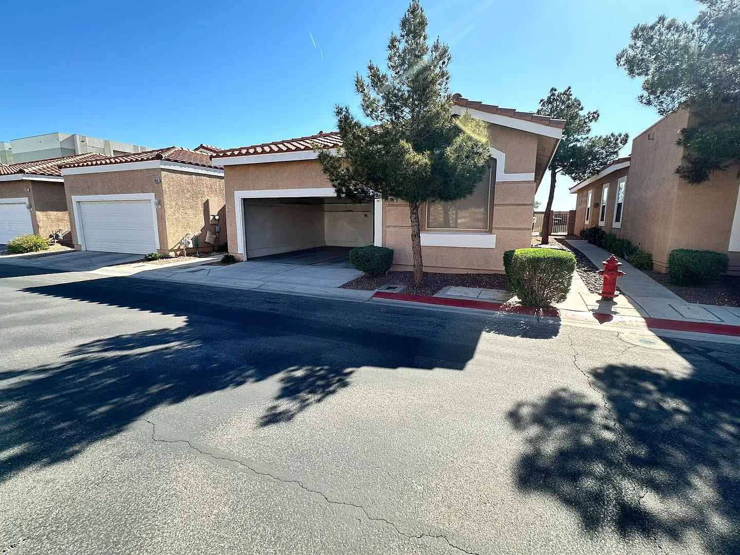 A Fabulous 3 Bedroom Townhome in South Las Vegas — Photo 2