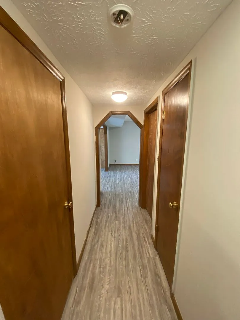 906 Flanders Lane — Photo 4