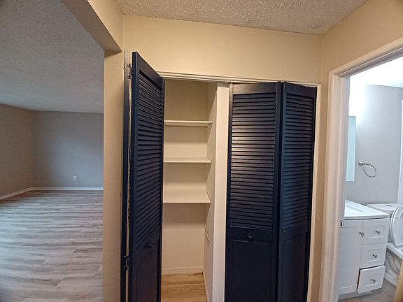 5th image of 40-44 Briarwood Ln #17