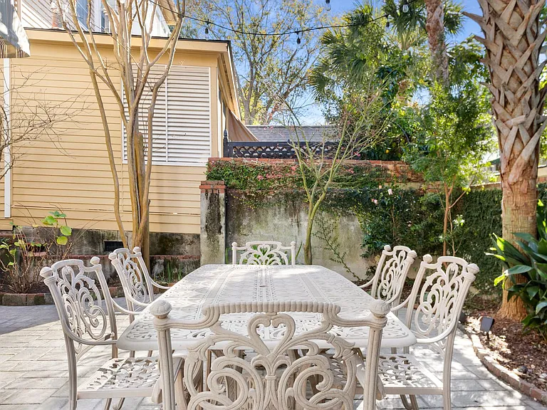 5 Colonial St — Photo 45