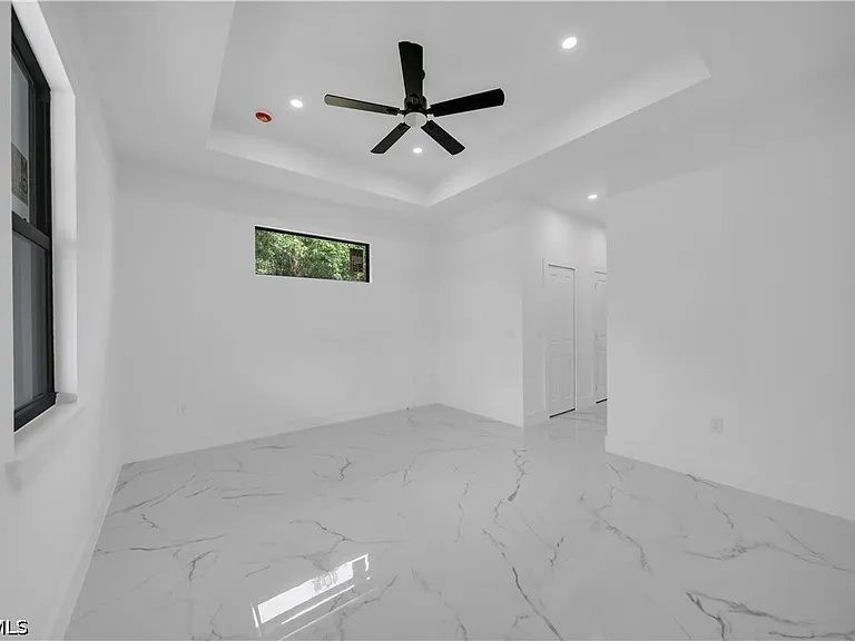 506 W 5th St — Photo 16