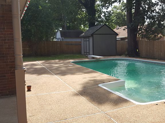 5th image of 8001 Sara Jane Ln