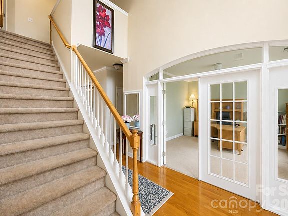 4th image of 1086 Arrowhead Dr SE