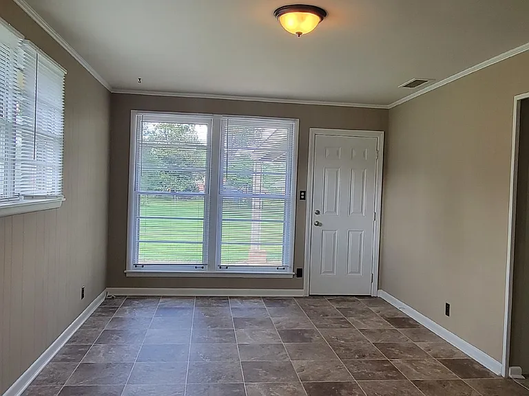 6408 Robinhood Ln NW — Photo 4