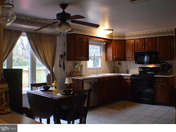 3rd image of 81 Birch Ave