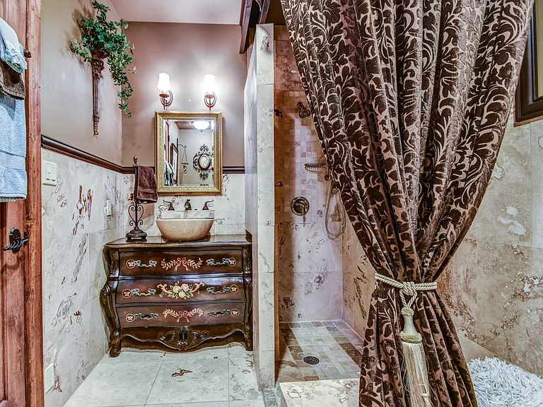 1341 E Ivyglen St — Photo 48