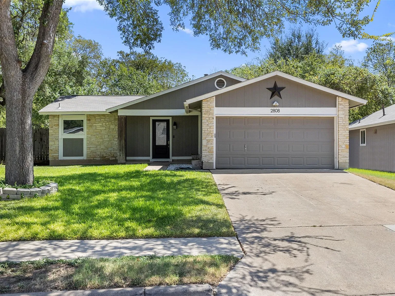 3 bed, 2.0 bath, 1361 sqft, $2,400 — Photo 1