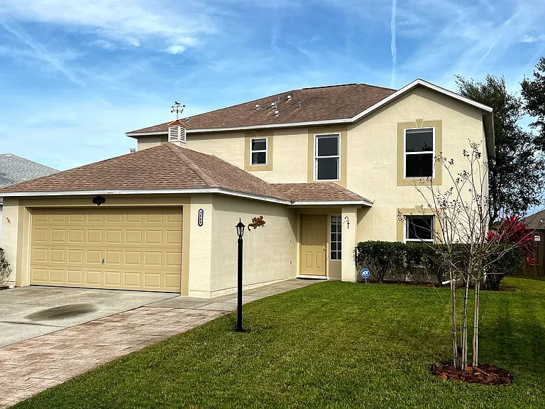 Front Exterior w/driveway