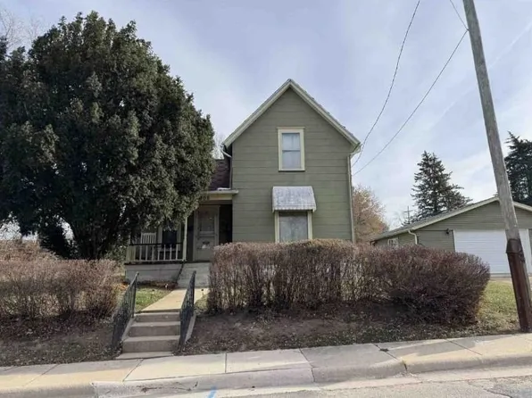 805 S Arcade Ave, Freeport, IL 61032