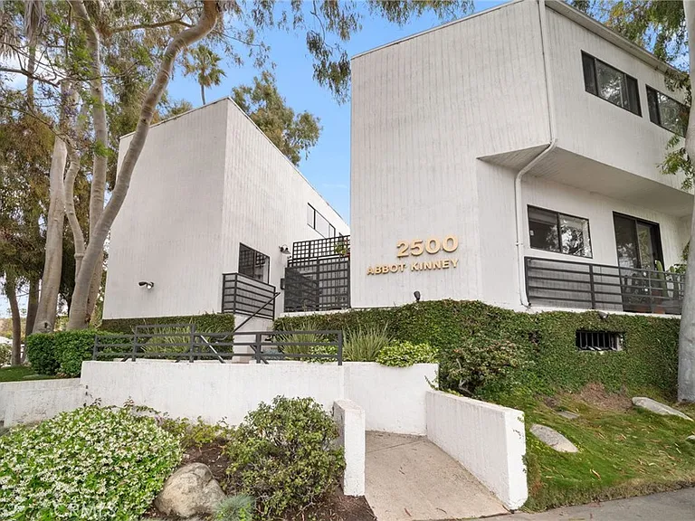 2500 Abbot Kinney Blvd #9 — Photo 28