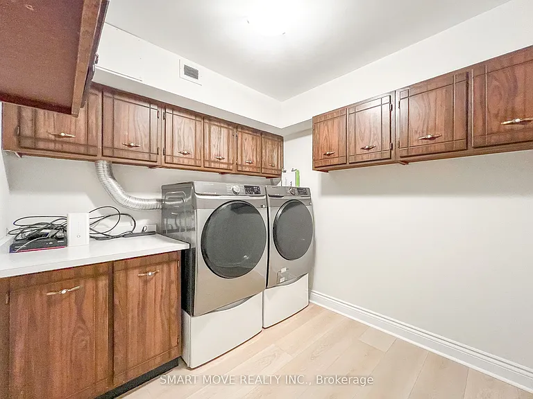 1300 Mississauga Valley Blvd #303 — Photo 17