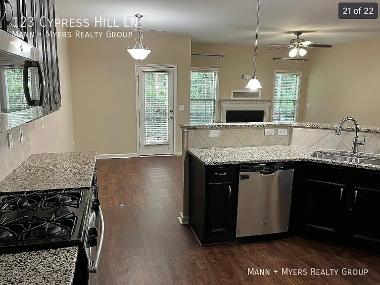 123 Cypress Hill Ln — Photo 3