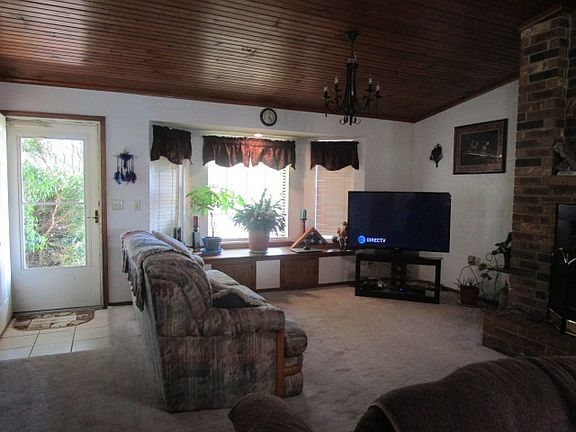 2nd image of 101 E Briarwood Dr