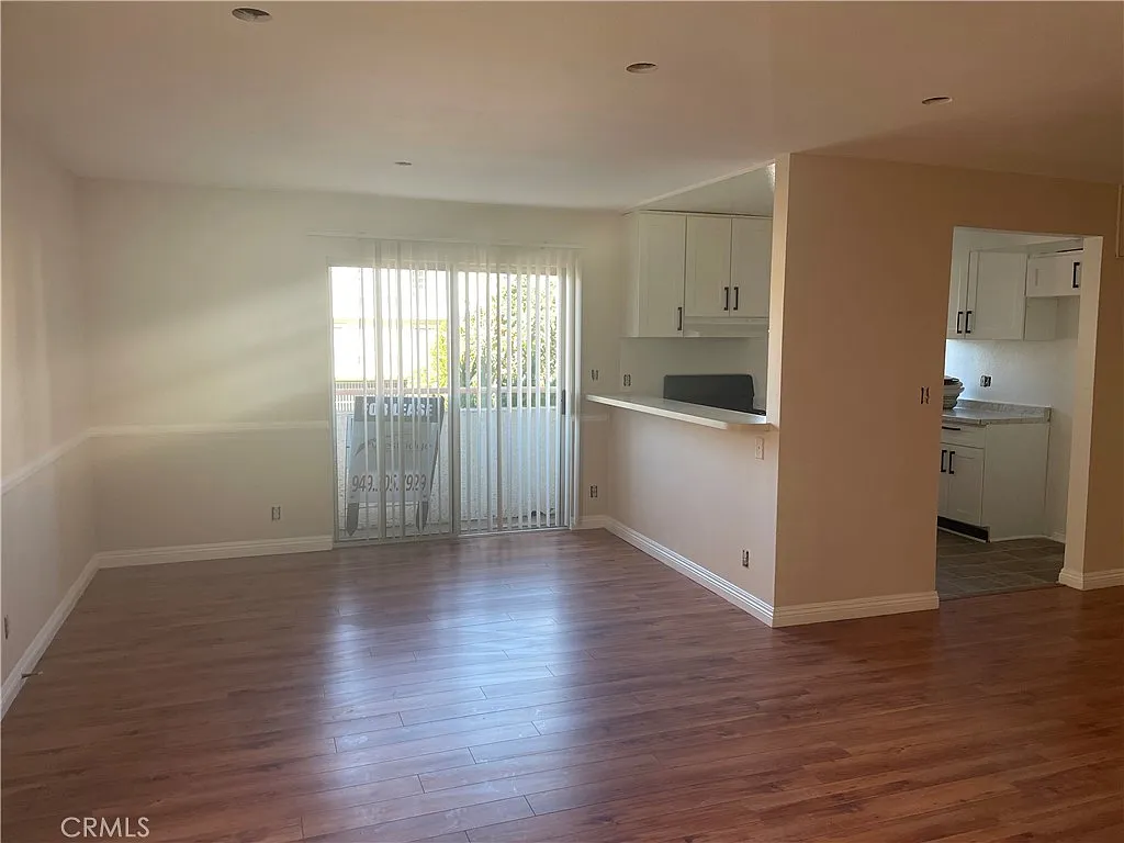 3 bed, 1200 sqft, $3,000 — Photo 2