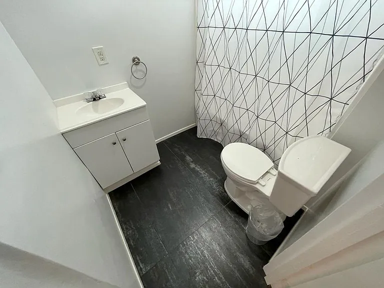 2118 Carter St — Photo 5