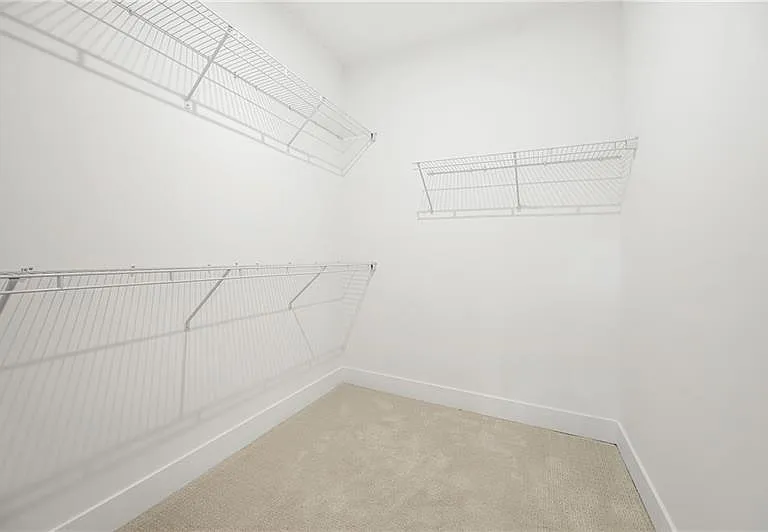 2815 Medford Dr — Photo 32