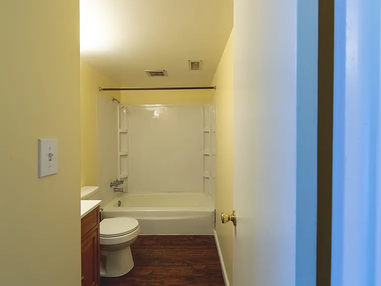 215 W Troy Ave #215C — Photo 15