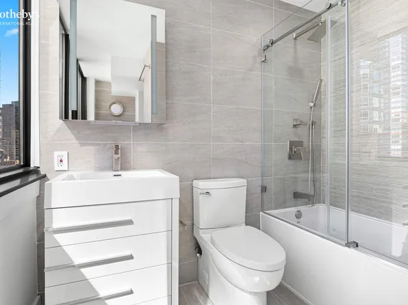 224 East 52nd Street image 17 of 23